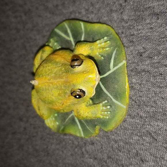 3 Cute Lucky Frog Candles - Picture 4 of 7